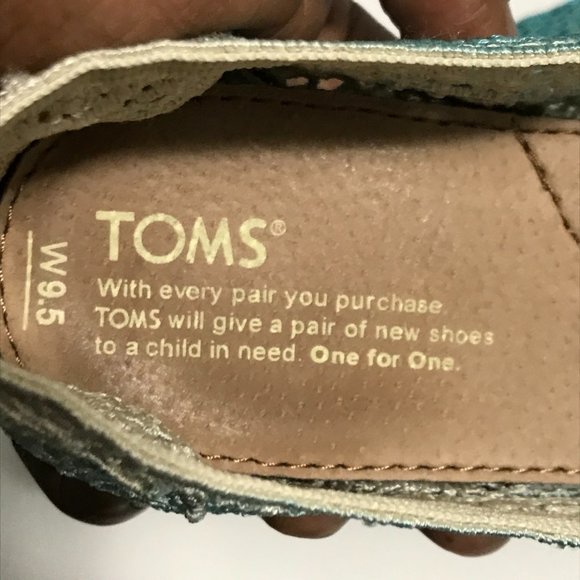 TOMS Moroccan Crochet Classic Slip-on Shoes - Picture 4 of 4